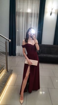 Bergandy Prom Dress, Formal Maroon Dress, Bridesmaid Maroon Dress, Maroon Formal Dress Long, Maroon Long Dress Formal, Dark Burgundy Prom Dress, Burgundy Dress Jewelry Ideas, Bridesmaid Dress Maroon, Burgundy Dresses Prom