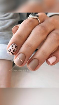 Modern Chic Nails, Uñas Beige Elegantes, Leopard Nail Designs, Cheetah Nail Designs, Cheetah Print Nails, Cheetah Nails, Short Gel Nails, Leopard Print Nails, Print Nails