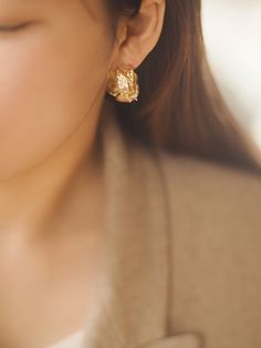 Add a touch of elegance and sophistication to your look with these Sanya Textured Leaf Crystal Stud Earrings. Crafted from high-quality brass with a gold plating, these earrings feature a unique leaf-like design that captures light beautifully. The textured surface adds a natural, organic feel, while a single sparkling crystal sits at the center, enhancing the luxurious appeal of these pieces. With a length of 2 cm and width of 1.5 cm, they offer a bold yet comfortable fit, perfect for day or evening wear. At just 12g, they are lightweight enough for all-day comfort. Details: Material: Gold-plated brass Dimensions: Length 2 cm, Width 1.5 cm Weight: Approximately 12g Features a textured leaf design with a sparkling central crystal Lightweight and comfortable for daily wear Care Instructions Gold Leaf-shaped Earrings For Party, Gold-plated Leaf-shaped Earrings, Gold Leaf-shaped Single Earring, Elegant Gold Plated Leaf-shaped Earrings, Elegant Leaf-shaped Gold Plated Earrings, Gold Single Leaf-shaped Earring, Yellow Gold Leaf-shaped Earrings For Pierced Ears, Yellow Gold Leaf Earrings, Elegant Gold Plated Leaf Earrings