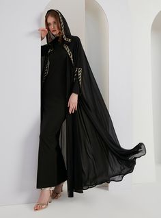 WF ATELIER Model height: 177 CM 100% Polyester Length: 152cm Russia Clothes, Black Embellished Dress, Silk Kaftan, Abaya Designs, Arab Fashion, Cape Dress, Abaya Fashion, White Embroidery, Dress Set