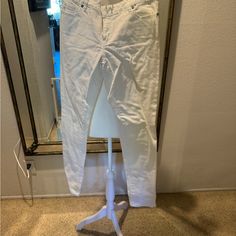 Michael Kors White Denim Skinny Jeans Size 2. Very Comfortable And Very Classy. Look Brand New. White Denim Jeans, White Denim, Denim Jeans, Jeans Size, Color White, Size 2, Michael Kors, Women Jeans, Brand New