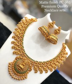 Wedding Jewellery Designs, Temple Jewelry Necklace, Bridal Necklace Designs, Gold Earrings Models, Indian Necklace, Gold Fashion Necklace, Bridal Gold Jewellery Designs