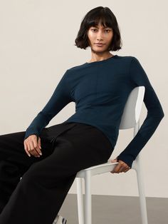 FOR: Commute, travel, hiking in cold weather climates FEEL: New and improved Merino Wool yarn is ultra-soft and lightweight FAVE: Pointelle stitching down the front for breathability Close-to-body fit make it the perfect base layer Light mesh structure on back facilitates ventilation Fitted next to the body Regular length, hits at low hip Crew neck Body length in size medium: Regular: 23". Seamless Top, Bra Dress, Weather And Climate, Merino Wool Yarn, Travel Hiking, New And Improved, Free Fabric, Base Layer, Body Fit