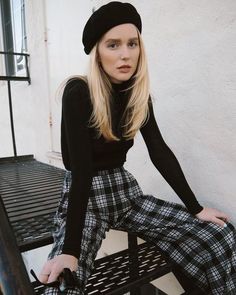 Hair 😍 Beret Outfit, Moda Paris, Plaid Outfits, Trending Fashion Outfits, Looks Street Style, Parisian Chic, Plaid Pants, 가을 패션, Looks Vintage