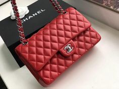 Description CC Classic HandBag Red For Women 9.9in/25.5cm A01112 Rep 1:1 Measurements: 15.5 x 25.5 x 6.5 cm / 6 x 9.9 x 2.5 inches (Length x Width x Height) Chain Red Silver-toned hardware Include dust bag. This product is of the best quality. Chanel Classic Handbag, Chanel Handbags Classic, Chanel Classic Flap Bag, Classic Flap Bag, Classic Handbags, Luxury Bag, Hermes Bag, Replica Handbags, Classic Flap