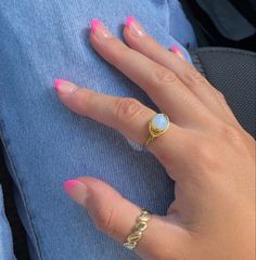 Cute Rounded Acrylic Nails, Short Almond Shaped Nails, Rounded Acrylic Nails, Preppy Nails, Gel Nails French, Spring Break Nails, Cute Pink Nails, Pink Chrome Nails