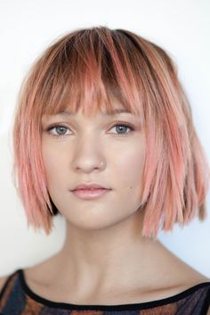 I just love the rose gold pink, want it underneath my hair ! Hair Pony, Kelly Osbourne, Short Bangs, Pixie Hair, Hair 2018, Ombré Hair, Haircut And Color, Rose Gold Hair