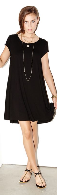 The Maggie Dress is crafted from comfortable jersey in a trapeze silhouette that falls into a flattering hi-lo hem. #lbd Trapeze Dress Outfit, Trapeze Silhouette, Trapeze Dress, Karen Kane, Easy Summer, Dress Outfit, Black Dresses, Look Chic, Primavera Estate