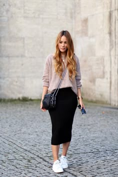 Pencil Skirt Casual Outfit, Skirt Casual Outfit, Pencil Skirt Outfits Casual, Skirts With Sneakers, Skirt Outfit Casual, Black Skirt Outfits, Pencil Skirt Casual, Casual Outfit Ideas