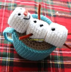 two crocheted marshmallows sitting in a cup