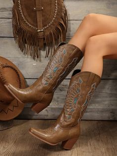 Marrón  Collar     Embellished Cowgirl Boots Aesthetic, Vaquera Boots, Ariat Cowboy Boots, Women's Equestrian, Cowgirl Fashion