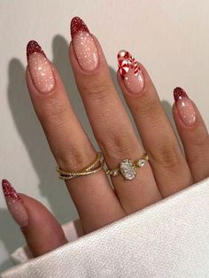 candy nails-στα-νύχια-τάσεις-στα-Χριστουγεννιάτικα νύχια-2023 2024-ιδέες- Candy Cane Nails, Cute Christmas Nails