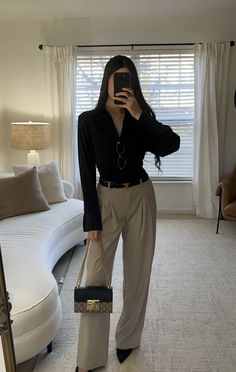 Outfits For College, Aesthetic Business, Outfits Skirt, Rich Aesthetic, Suits Casual, Classic Capsule Wardrobe, New Look Fashion, Cute Work Outfits, Women Suits