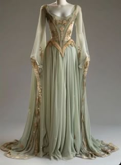 Medieval Dress Princess Aesthetic, House Tyrell Dress, Targaryen Style Dress, Medieval Princess Outfit, House Of The Dragon Outfit Inspiration, House Of The Dragon Inspired Dresses, Midevil Dresses Princesses, Medieval Fashion Aesthetic, Fantasy Wedding Attire