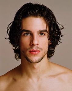 Spanish Men, 얼굴 그리기, Chin Length Hair, Natural Wavy Hair, Cool Hairstyles For Men, Awesome Beards, Corte De Cabelo Masculino, Model Face, Outfits Winter