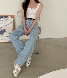 Kfashion Ulzzang, Grunge Tops, Outfits Minimal, 00s Mode, Clothes Grunge, Mum Jeans, Mode Ulzzang, Mom Jeans Outfit