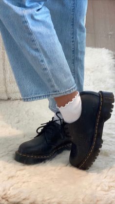 Doc Marten Oxford Outfit, Dc Martens Outfit, Low Doc Martens, Bad Reputation Duet, Willow Hale, Oxfords Outfit, Uni Outfit, Doc Martens Outfit, Bad Reputation