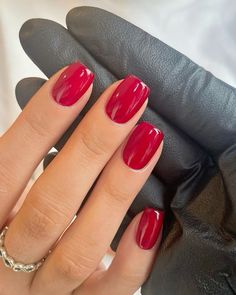 Raspberry Red Nails, Red Shirt Nails, Raspberry Nail Color, Transition To Fall Nails, Red Nails Manicure, Raspberry Nails, Flash Nails, Red Gel Nails