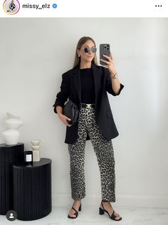 Leopard Print Jeans Outfit Going Out, Jeans Night Out Outfit, Animal Print Shoes Outfit, Leopard Jeans Outfit, Pants Outfit Work, Looks Jeans, Leopard Print Jeans