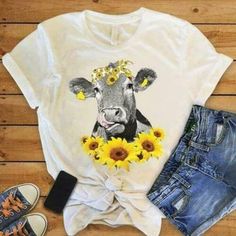 Cow Shirts For Women, Sunflower Clothes, Sunflower Things, Cow With Sunflowers, Cow Shirts, Sunflower Outfit, Cow Sunflower, Estilo Country, Cow Shirt