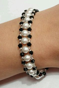 Pola Macrame, Bracelet With Pearls, Homemade Jewelry, A Bracelet, Diy Schmuck