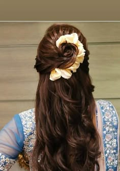 100+ Indian Bridal Hairstyles for Brides | WedMeGood Bridal Hairdos, Bun Ideas, Wedding Bun, Flower Bun, Hair Wedding Styles, Engagement Hairstyles, Hair Style Vedio, Bridal Hairdo