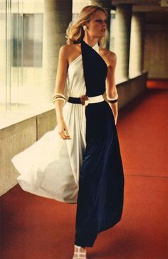 Bianca Jagger, Mode Retro, Fashion 1970s, Fashion Australia, 70s Inspired Fashion, Christie Brinkley, Disco Dress, 1970s Dresses, Gown Photos