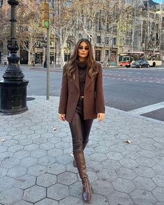 Autumn Outfits Boots Fall Fashion, Tall Boot Office Outfit, Boots Outfit Work Business Casual, Outfit Ideas Winter 2024 Woman, Brown Tall Boots Outfit Fall Styles, How To Wear Brown Boots, Tall Brown Boots Outfit Fall Styles 2024, Lookbook Outfits Autumn 2024, Autumn Outfits With Boots