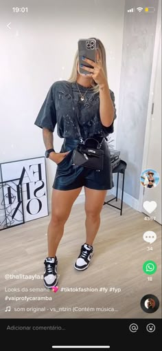 Jota Quest, Look Rock, Night Out Outfit, Looks Vintage, Short Pants, New Era, Leather Skirt