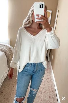 Cute Cozy Work Outfits, Target Mom Jeans, Cute Outfit With Mom Jeans, Fall In Florida Outfits 2023, Jeans Without Holes Outfit, 2023 Fashion For Women In Their 40s, Cozy Fall Mom Outfits, Outfits For Mom Jeans, Spring T Shirt Outfits