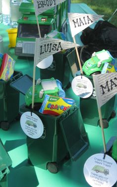 several green bins with signs on them that say usa and mia in different languages