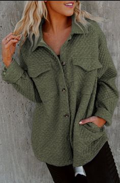 Comfy olive Shacket! These sell fast. Absolutely the warmest ever! Quilted Shirt, Chic Quilts, Long Sleeve Denim Jacket, Long Sleeve Workout, Long Sleeve Knit Sweaters, Tank Top Camisole, Pocket Shirt, Casual Tank Tops, Retro Chic