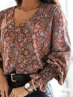 Fall Paisley Print V-neck Blouse, Fall V-neck Blouse With Paisley Print, Flowers Decoration, V Neck Top, Ethnic Patterns, Color Pick, Flower Fashion, Spring Colors, Neck Pattern