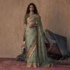 Latest Sabyasachi 2023 Bridal Collection With Pictures Sabyasachi Sarees Green, Pink Sabyasachi Saree, Sabyasachi Wedding Sarees, Sabiya Sachi Dress, Sabyasachi Designs Indian Outfits, Designer Sarees Wedding Sabyasachi, Sabyasachi Bride Saree, Sangeet Saree Outfit, Sabyasachi Organza Saree