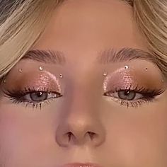 Prom Inspiration Makeup, Makeup Looks For Birthday Party, Cute Concert Makeup Looks, Bday Makeup Looks, Make Up Inspo Euphoria, Euphoria Makeup Inspiration, Make Up With Rhinestone, Make Up Con Strass, Makeup Birthday Looks