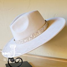 If you’re looking for the perfect accessory to complement your favorite boho style, look no further. The Boho-Style Western Felt Hat w/ Embossed Leather Hat Band by The Jewelry Junkie is absolutely everything that you need. Not only is it easy to incorporate into any and all outfits, but the genuine leather of the band immediately elevates whatever it is you’re wearing. Match your one-of-a-kind hat with any one of the matching accessories that we have for a completely gorgeous look. One Size Hat Bohemian Handbags, Hat Bands, Western Hat, Boho Hat, Nashville Outfits, Leather Hat, Medium Handbags, Packing Jewelry, Leather Hats