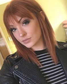 Medium Length Hair Styles Red Hair Trends, Straight Hairstyles Medium, Kadeřnické Trendy, Short Straight Hair, Auburn Hair, Red Hair Color, Hair Envy, Grunge Hair, A Mirror