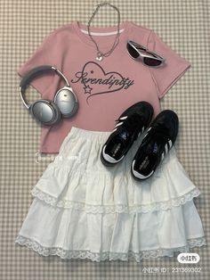 Cute Outfits With Skirts Korean, Rok Korean Style, Korean Skirt Outfits, Preppy Chic Outfits, Her Drawing, School Homework, Korean Casual Outfits, Trendy Outfit