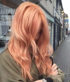 Peach Hair Dye, Blorange Hair, Peach Hair Colors, Cheveux Oranges, Gold Hair Colors, Hair Color Rose Gold, Latest Hair Color, Hot Hair Colors