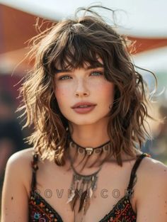 Explore 36 Trendsetting Lob Haircut with Bangs Styles for All Face Shapes in 2024 Curly Straight Across Bangs, Lob Haircut With Bangs, Corte Shag, Rachel Hair, Straight Across Bangs, Cabello Hair, Shoulder Hair, Lob Haircut, How To Style Bangs