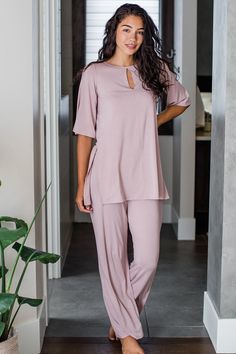 Inspired by Hollywood vintage, this women's bamboo pajama set features an A-line top with kimono sleeves and a keyhole neckline. The bottom sports a comfort waistband and a generous leg. Lounge like a movie star!