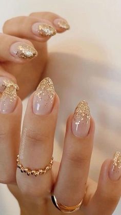 Nails And Rings, Rose Gold Nails Design, New Years Eve Nails, Gold Nail Designs, Graduation Nails, Gold Glitter Nails, Ombre Nails Glitter, Rose Gold Nails, Homecoming Nails