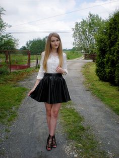 Shoulder Off Blouse, Hot Ootd, Mini Skirts Fashion, Shoulder Off, Black Leather Mini Skirt