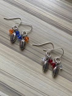 Small dangle football charm earrings. Perfect for football season! Approximately an inch long and available in Auburn and Alabama team colours. Football Jewelry, Football Earrings, Sports Jewelry, Fan Earrings, Purse Charms, Football Season, Diy Earrings, Charm Earrings, Auburn