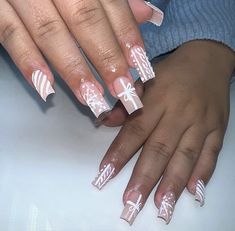 Winter Basic Nails, Christmas White Nail Designs, Christmas Nails Acrylic Snowflake, Nail Inspo Short Christmas, Christmas Nails White French Tip, Nail Designs Winter Short, Acrylic Nails Christmas Winter, White And Silver Christmas Nails, Christmas Birthday Nails