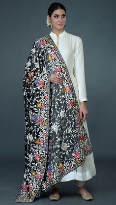 Black Heavy Dupatta, Embroidery Duppata, Hand Embroidered Dupatta, December Vibes, Heavy Dupatta, Pakistan Fashion, Kurti Designs Party Wear, Black Embroidery