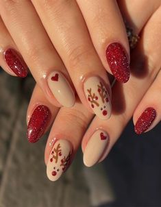 Season Transition Nails, Tan Christmas Nails, Holiday Nails Winter Christmas Simple, Christmas Nails Neutral, Christmas Nails Acrylic Short, Kutek Disney, Red Christmas Nails, February Nails