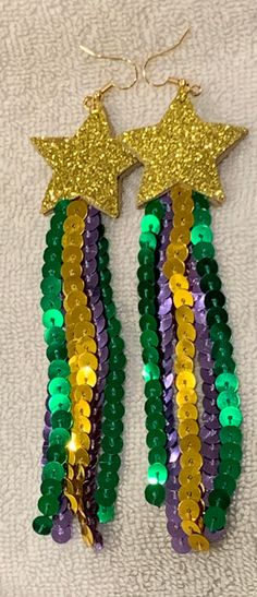 Mardi Gras inspired sequin tassel earrings Every earring is different. Mardi Gras Diy, Mardi Gras Earrings, Mardi Gras Jewelry, Mardi Gras Party Decorations, Madi Gras, Sequin Earrings, Cheer Banquet, Everyday Crafts, Mardi Gra