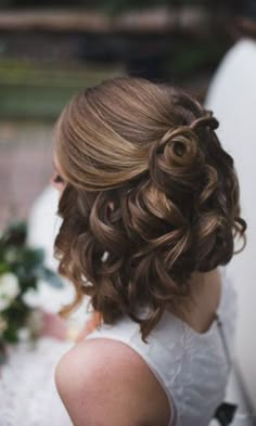 24 Short Wedding Hairstyle Ideas So Good YouAnd#8217;d Want To Cut Your Hair ❤ See more: http://www.weddingforward.com/wedding-hairstyle-ideas-for-short-hair/ #wedding #bride Growing Out Hair, Prom Hairstyles For Short Hair, Peinados Fáciles Para Cabello Corto