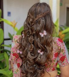 Fairy Style Hair Hairstyles, Hair Styles For Mehendi Function, Hairstyles For Mehendi Function, Mehndi Braid With Flowers, Wedd Hairstyles, Hairstyle For Mehndi Function, Gender Reveal Hairstyles, Mrg Choli